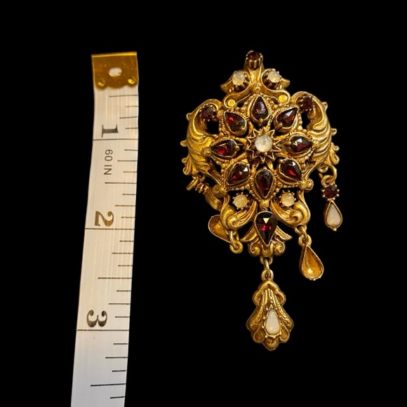 Florenza Gilded Victorian Revival Brooch with Garnet & Opal Rhinestones 1960s - Picture 4 of 7